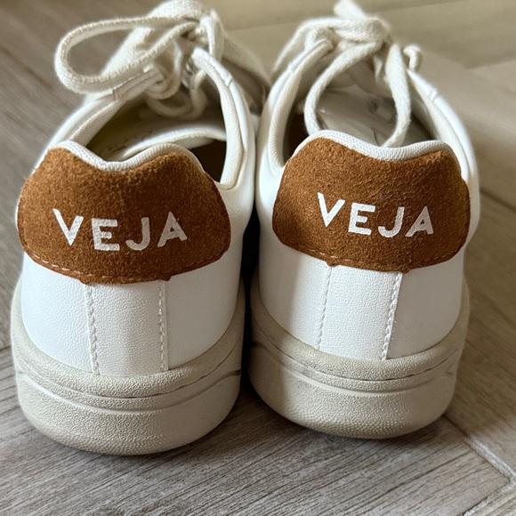 Veja Campo White Leather Sneakers with Brown Accent size 9 - Picture 3 of 4